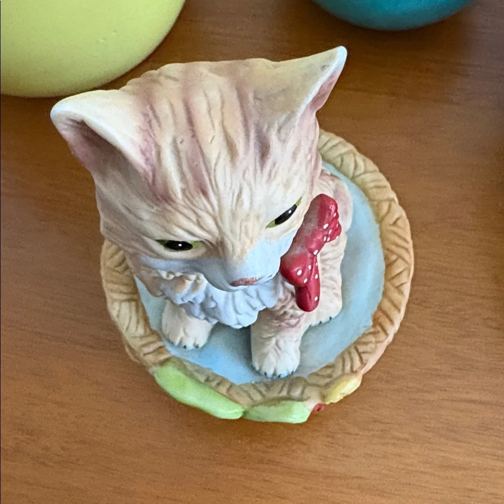 Vintage Interpur Ceramic Music Box Cat In Basket - Plays Talk To The Animals